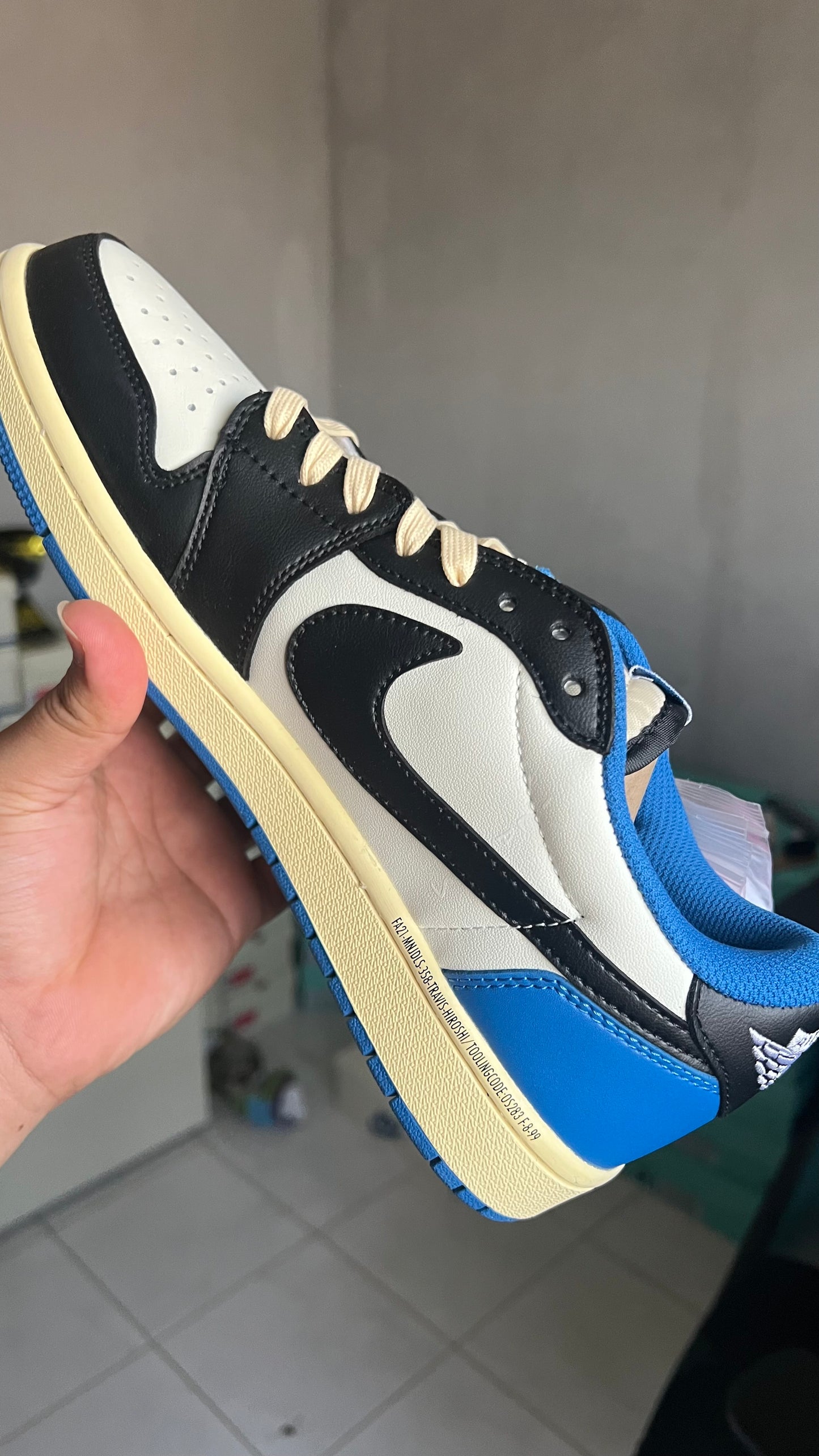 AJ 1 Low TRAV1S SC0TS